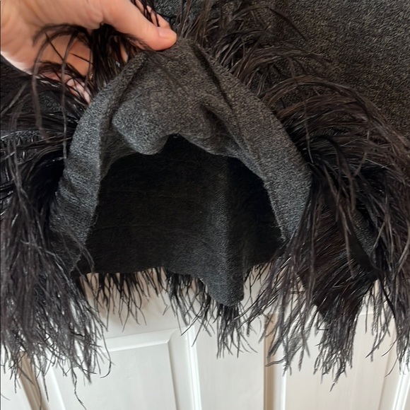 Chelsea28 Nordstrom Chic Black Sweater with Ostrich Feather Hem - Size Medium - Picture 5 of 10